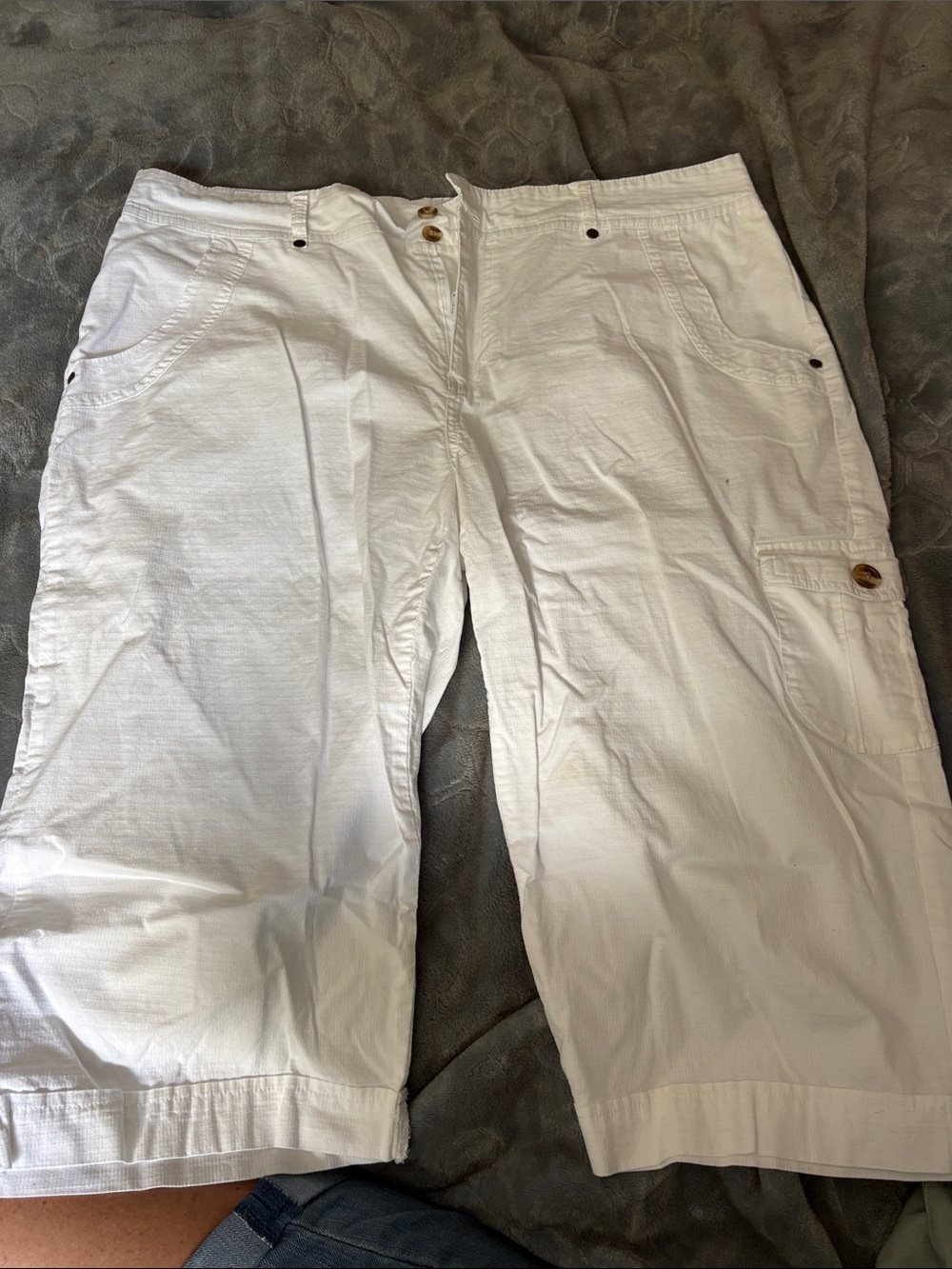 Hillard & Hanson White Cargo Shorts